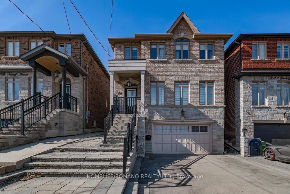 100 Falstaff Avenue, Toronto W04, ON M6L 2E4