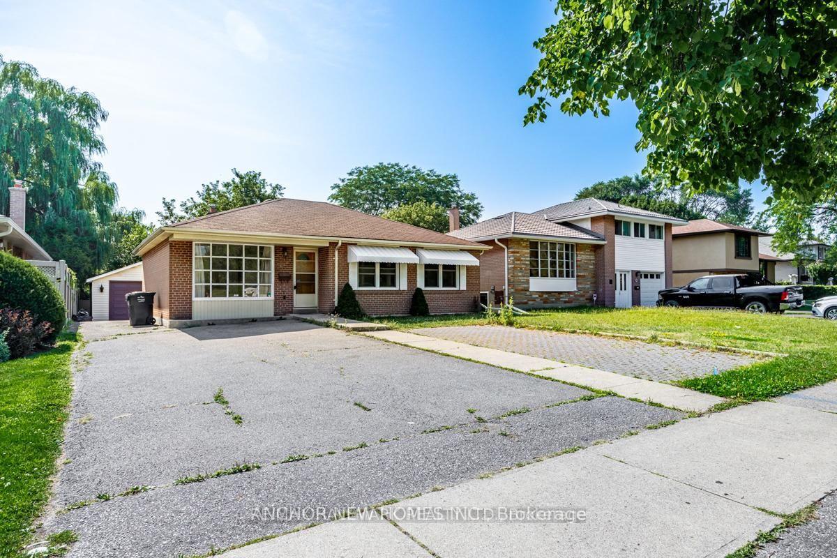 2112 TRUSCOTT Drive MAIN, Mississauga, ON L5J 2A6