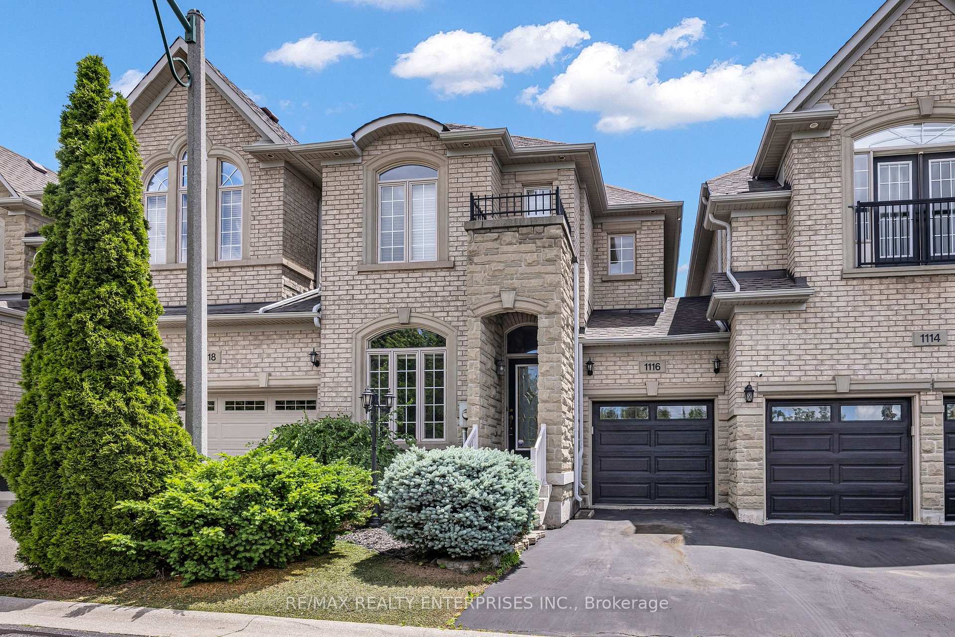 1116 Woodington Lane, Oakville, ON L6H 7T9