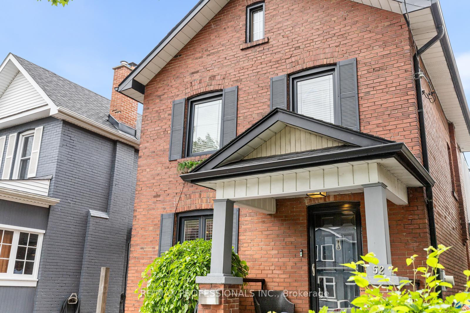 52 Third Street, Toronto W06, ON M8V 2X8