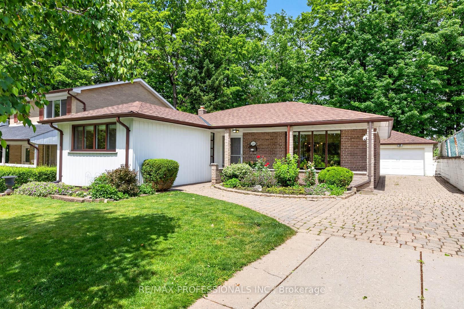26 Bratty Road, Toronto W05, ON M3J 1A9