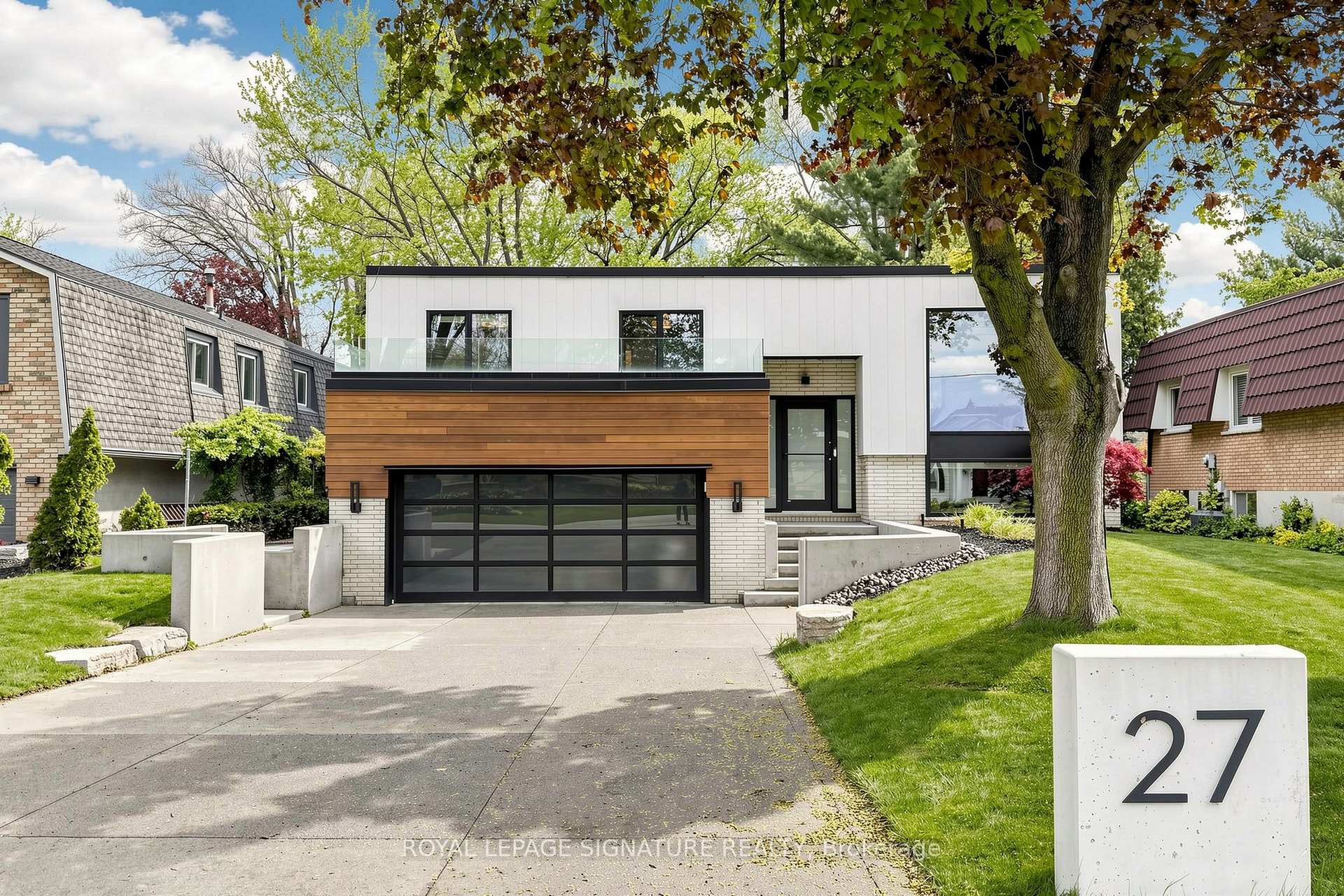 27 Fairwood Place E, Burlington, ON L7T 2B7
