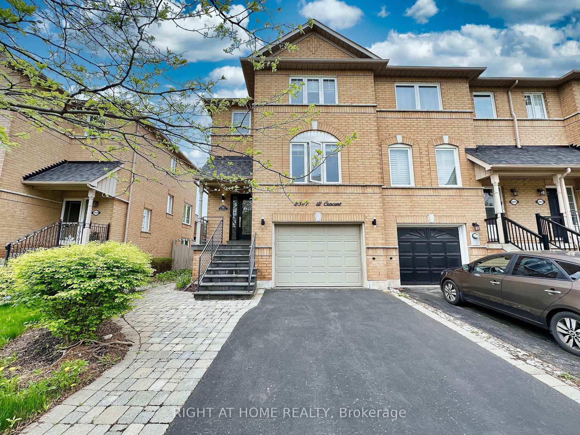 2547 Gill Crescent, Oakville, ON L6H 6R8