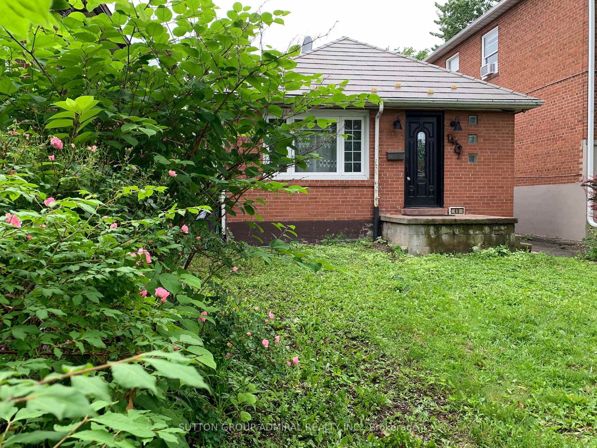 49 Arcadian Circle, Toronto W06, ON M8W 2Z4