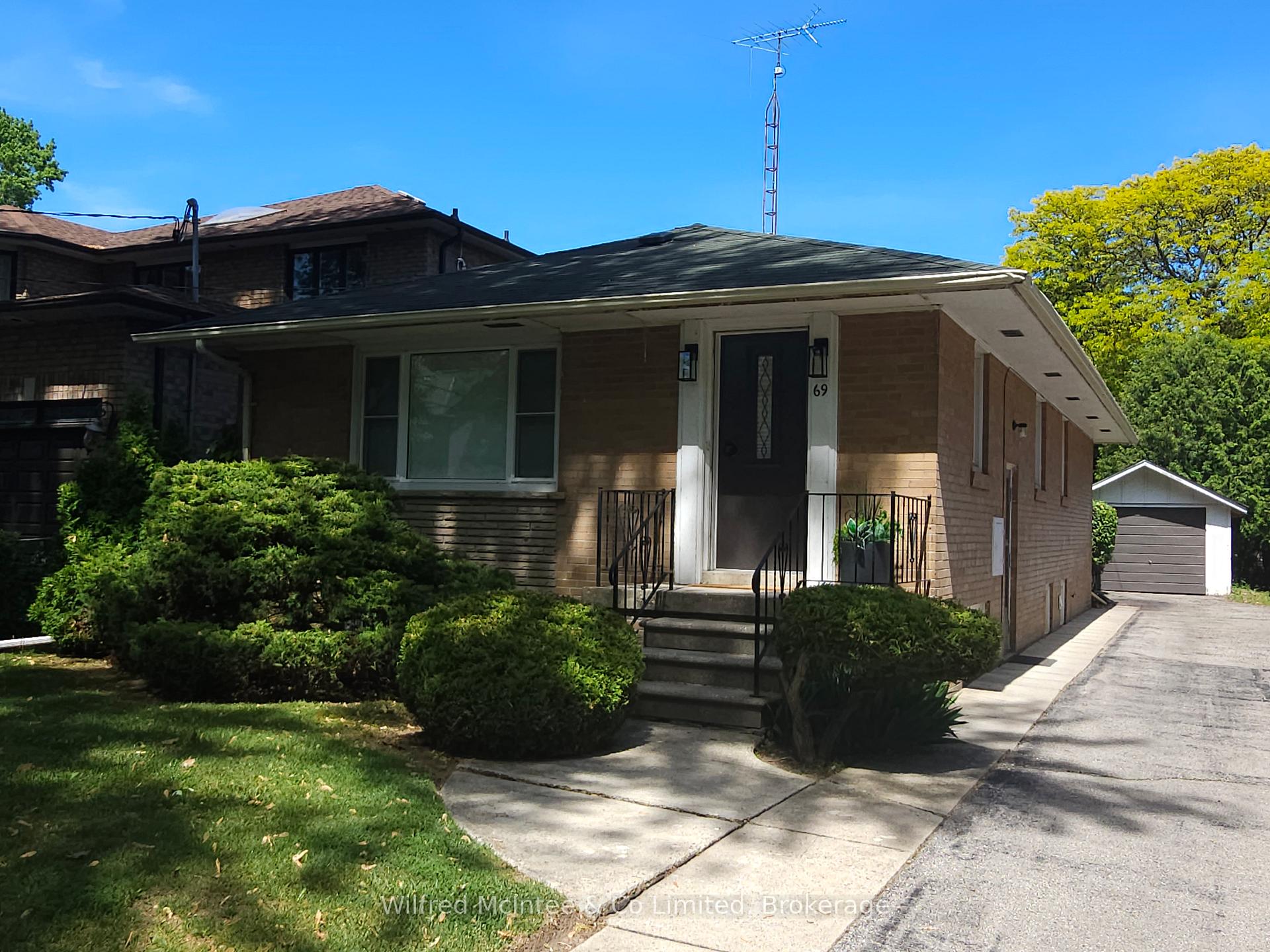 69 Haliburton Avenue, Toronto W08, ON M9B 4Y6