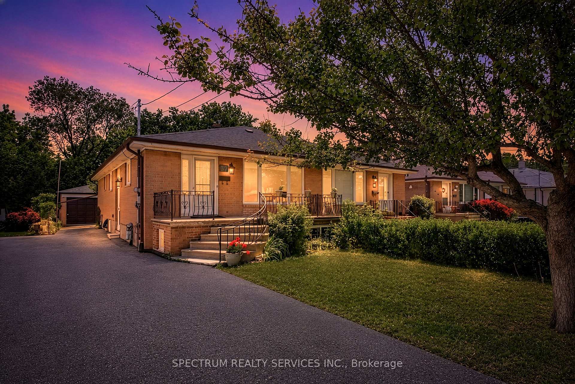 37 Newlin Crescent, Toronto W05, ON M3L 1X5