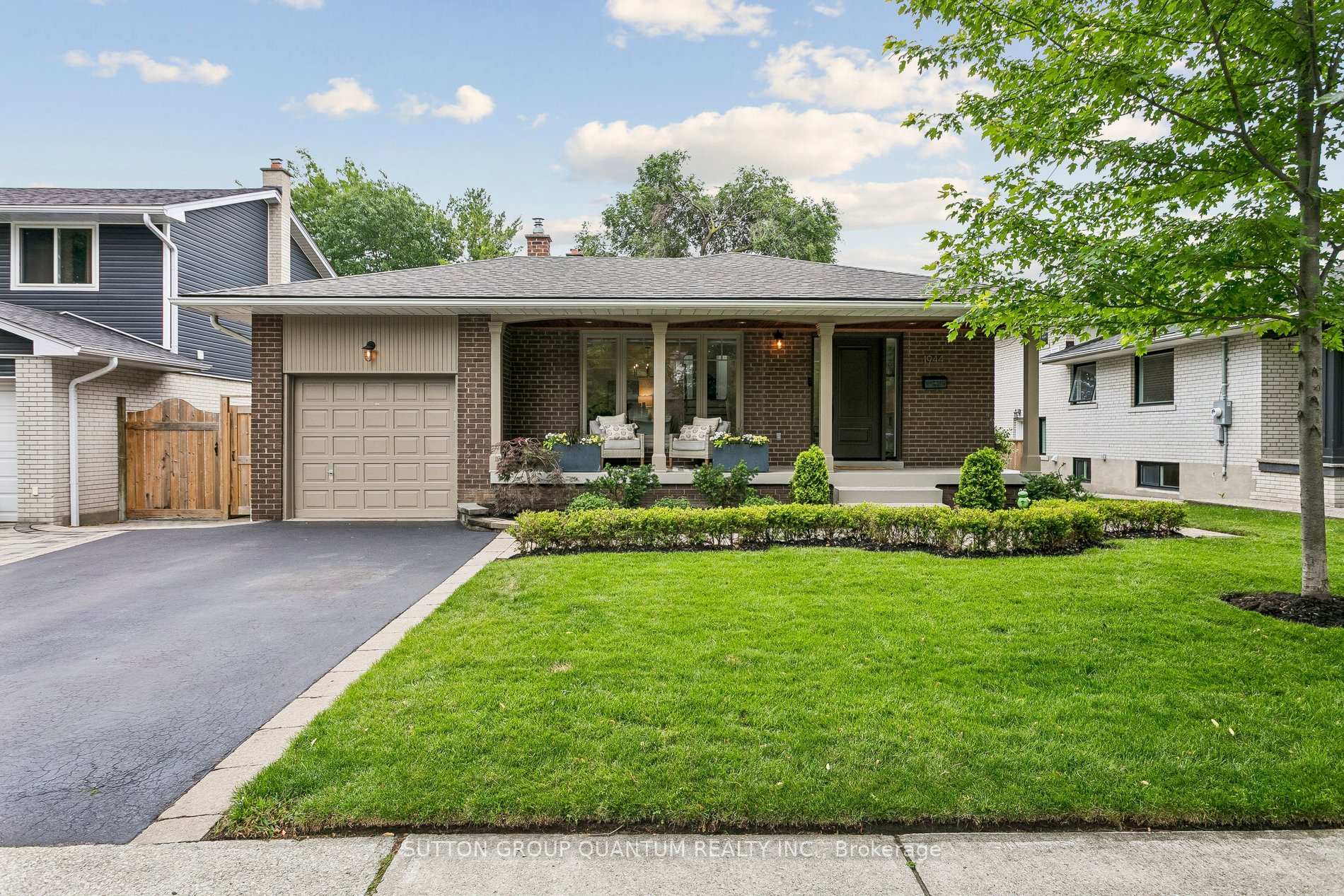 1944 Lenarthur Drive, Mississauga, ON L5J 2J2