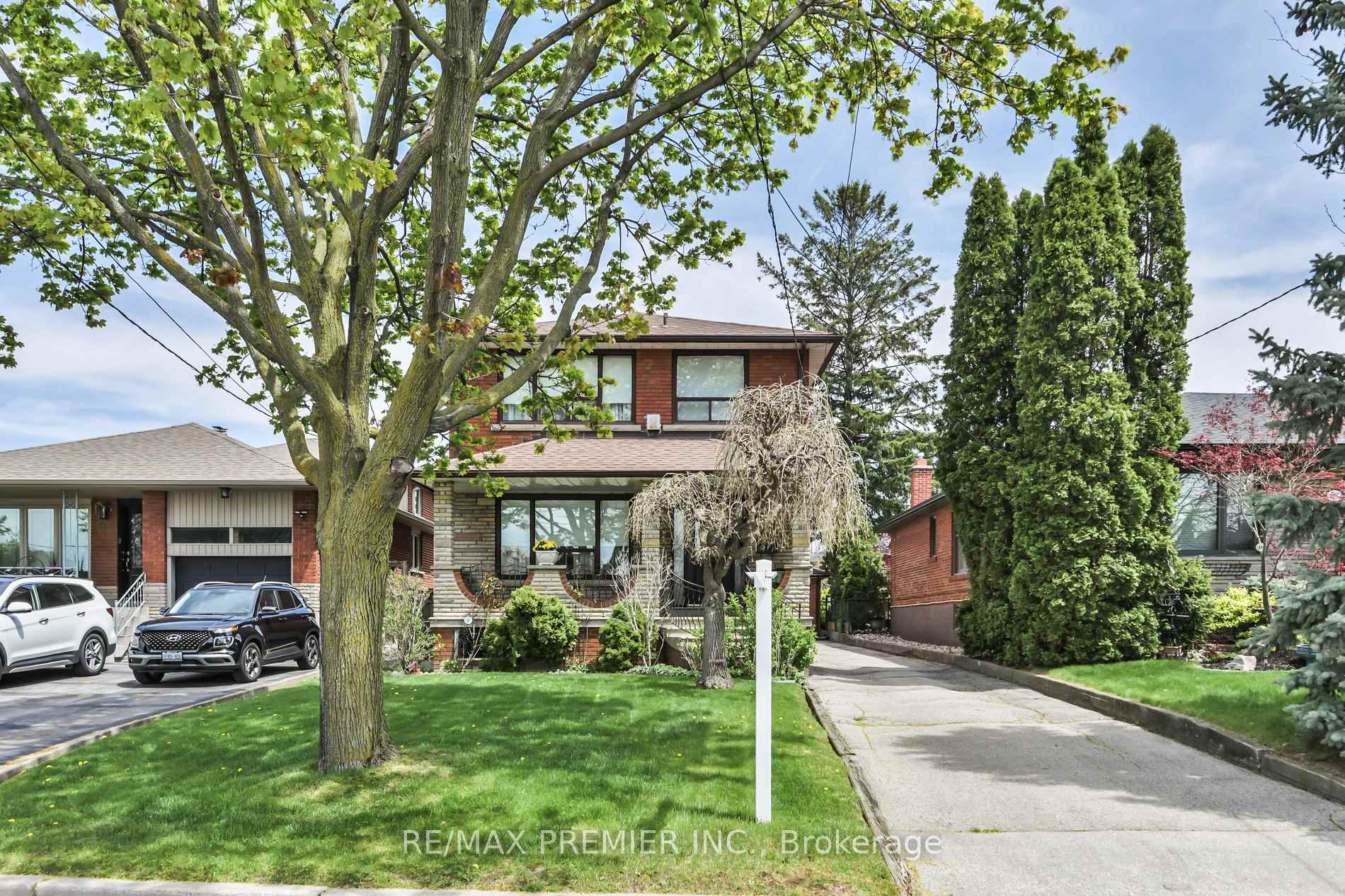 81 Macleod Street, Toronto W04, ON M6L 2M8