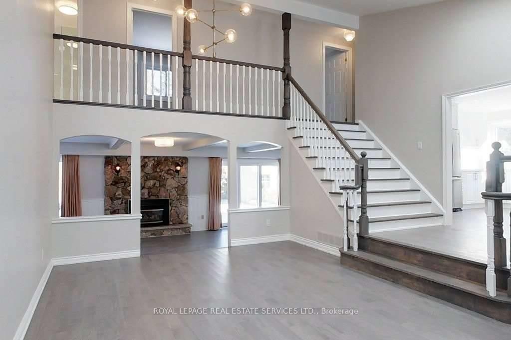 141 Castle Crescent, Oakville, ON L6J 5H4