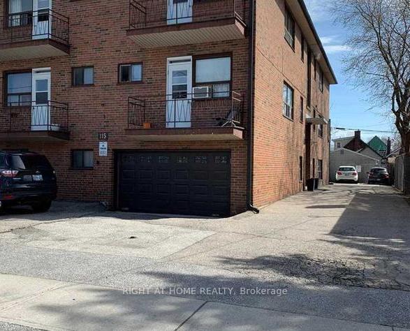115 Eighth Street 4, Toronto W06, ON M8V 3C5