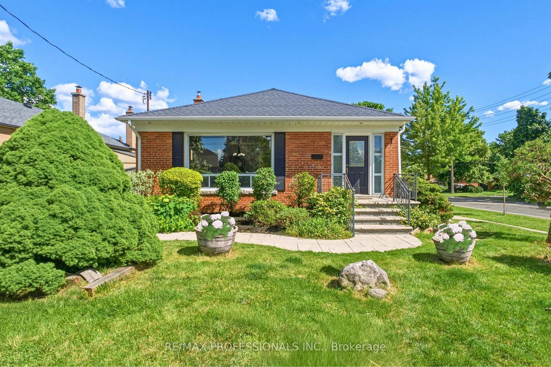 1 Sealcove Drive, Toronto W08, ON M9C 2C3