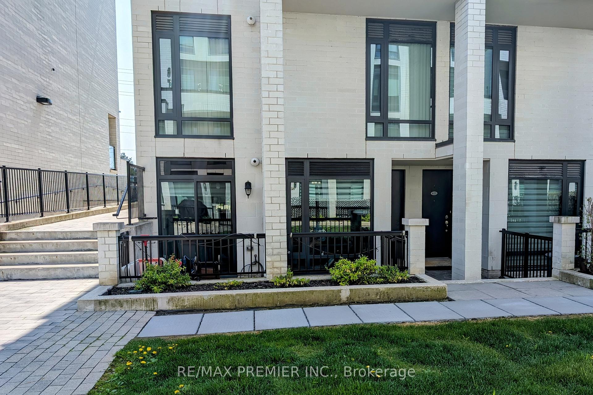 140 Widdicombe Hill Boulevard 624, Toronto W09, ON M9R 0A9