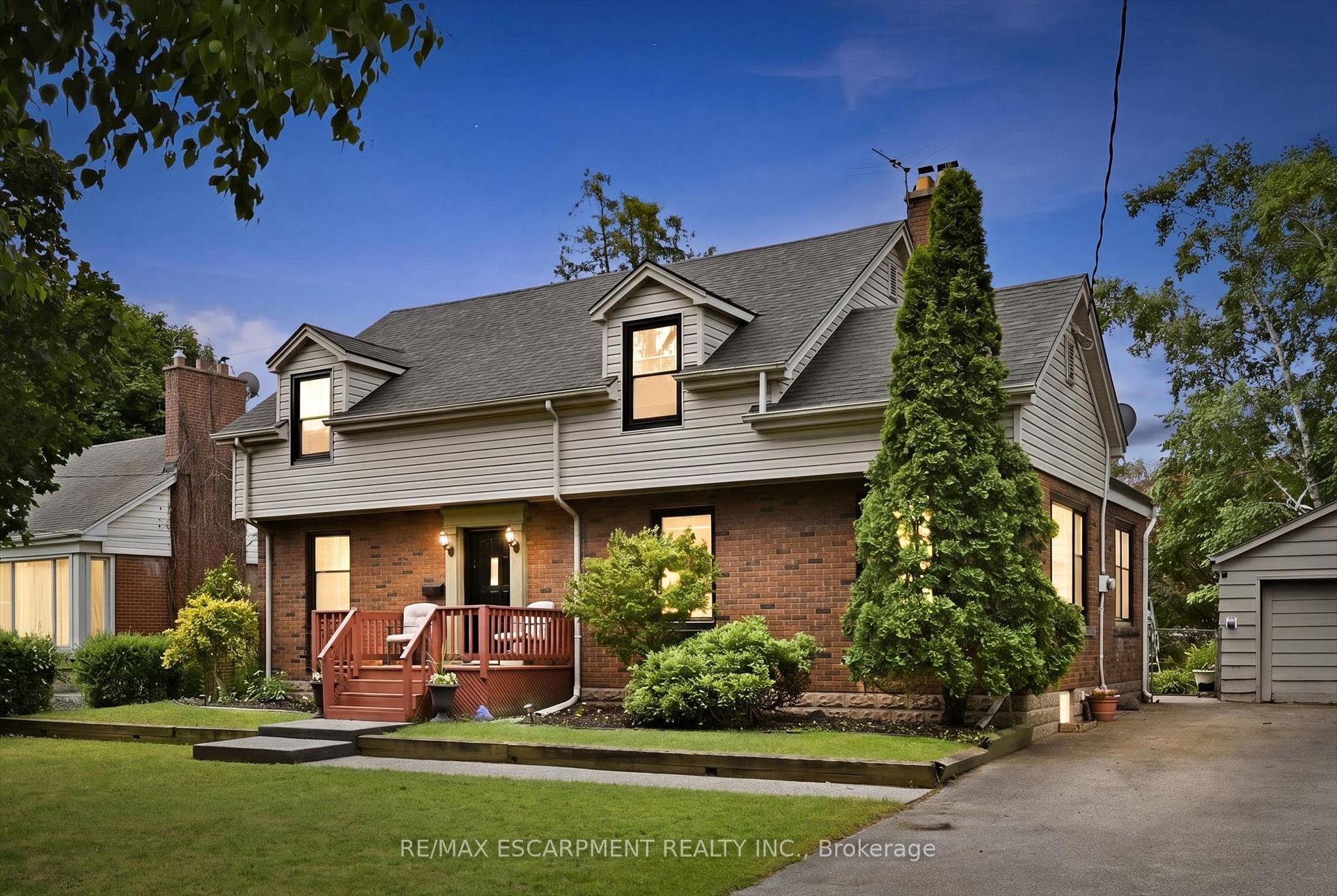 938 Cloverleaf Drive, Burlington, ON L7T 3Y9