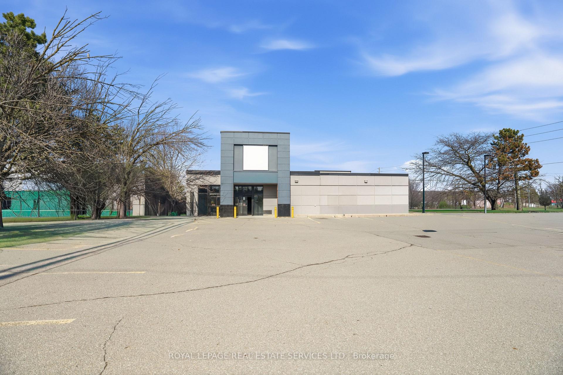61 Queen Street N, Mississauga, ON L5N 1A2