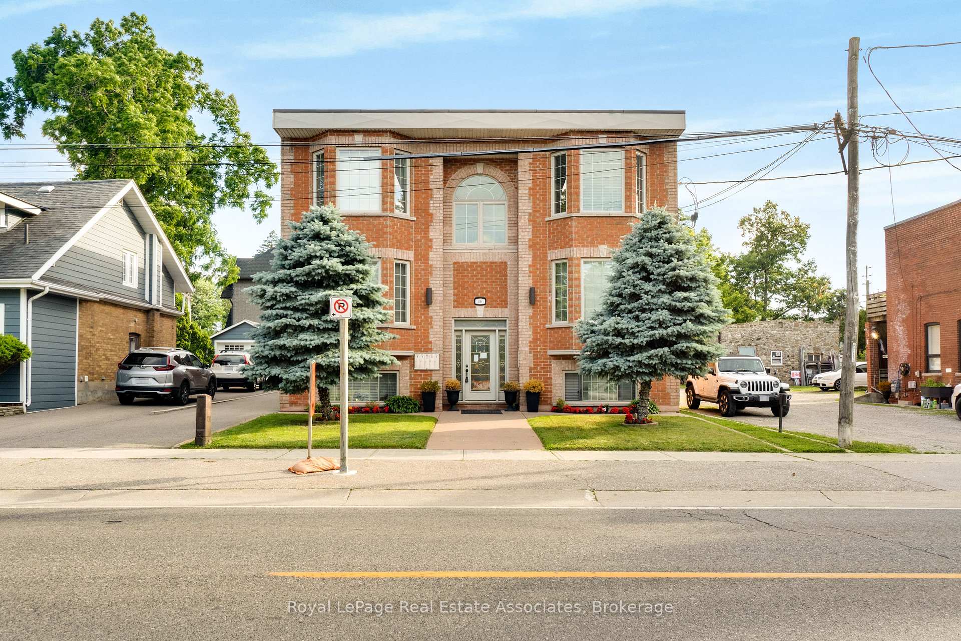 48 Mississauga Road N 1, Mississauga, ON L5H 2H8