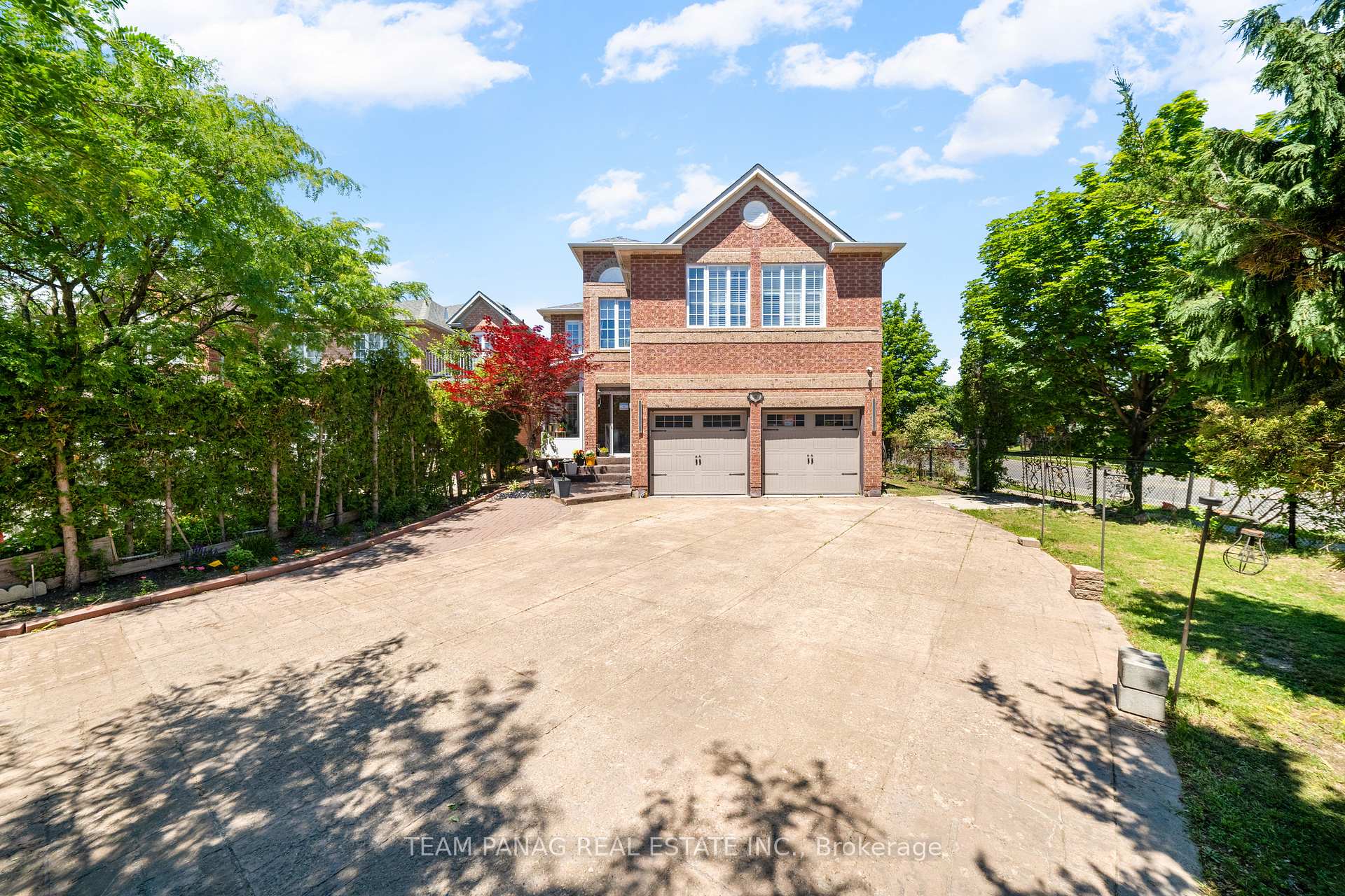 8 Shallimar Court, Brampton, ON L6X 4N2