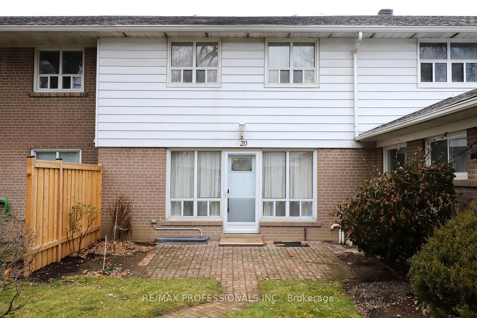 160 Carsbrooke Road 20, Toronto W08, ON M9C 1G9
