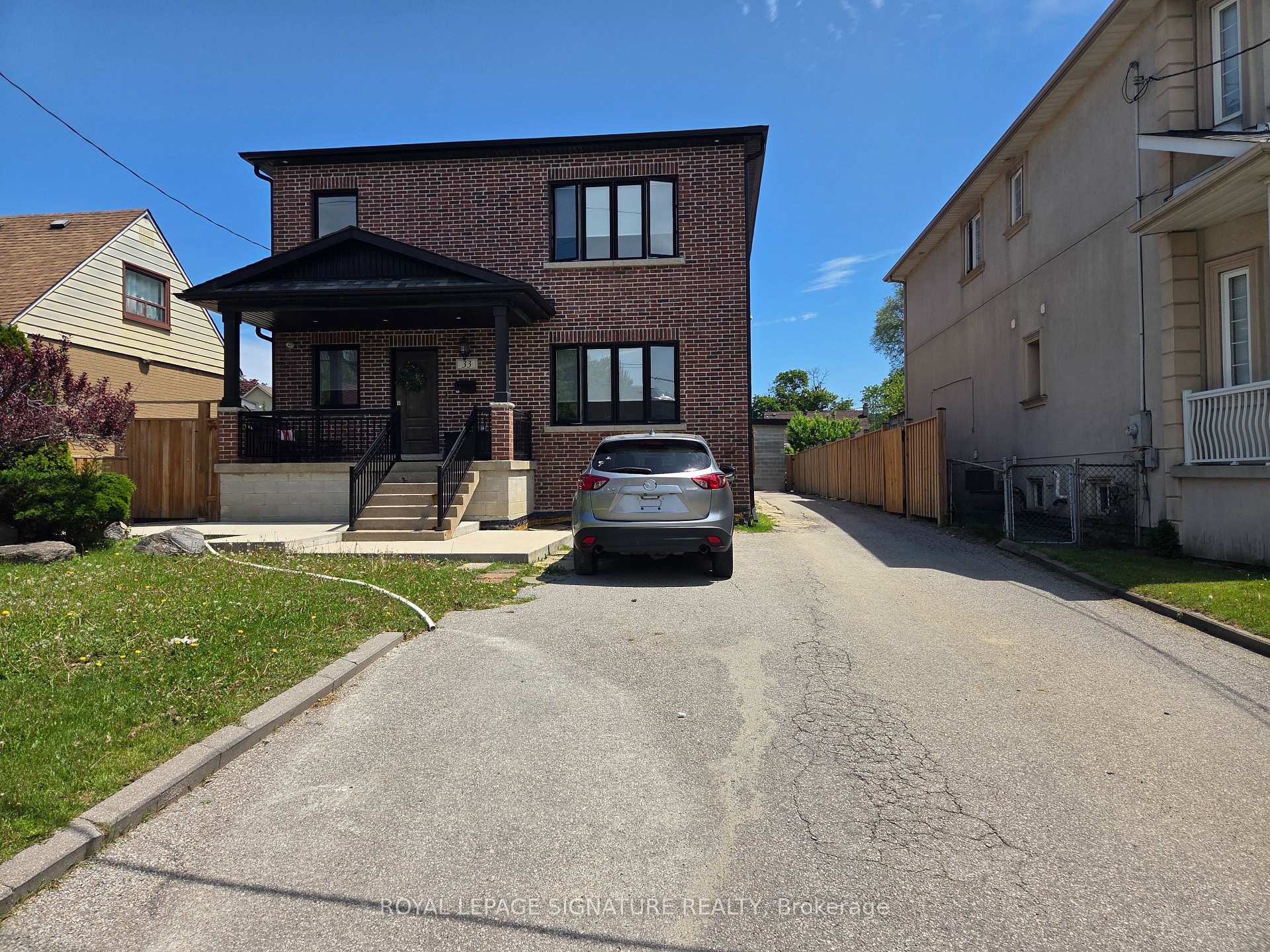 33 Ingleside Drive Lower, Toronto W05, ON M3K 1V2