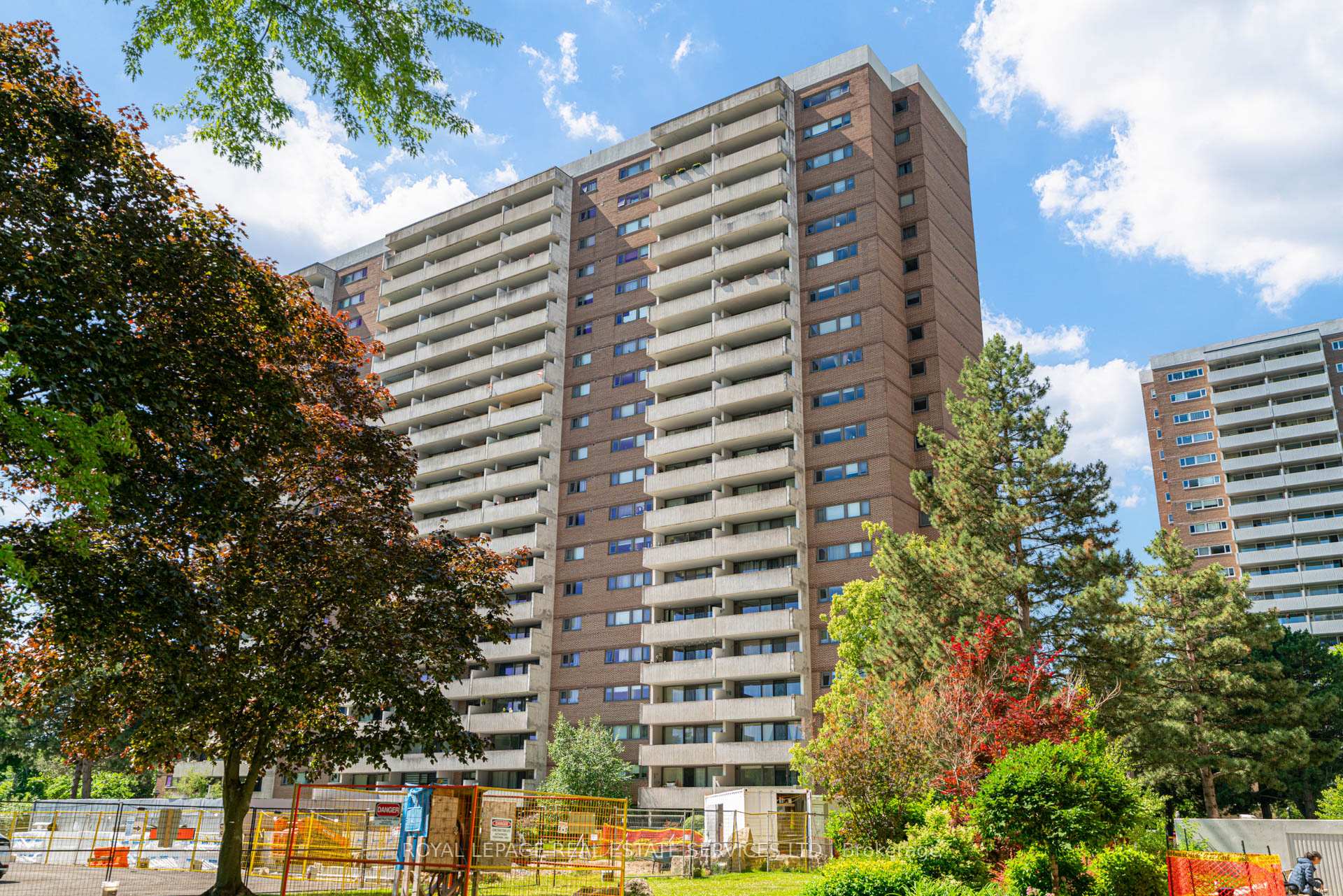 250 Scarlett Road 206, Toronto W03, ON M6N 4X5