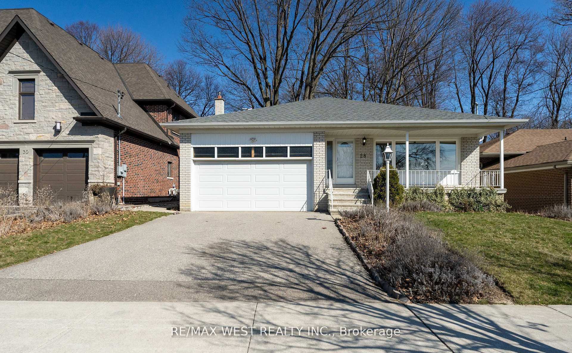 28 Braywin Drive, Toronto W09, ON M9P 2N9