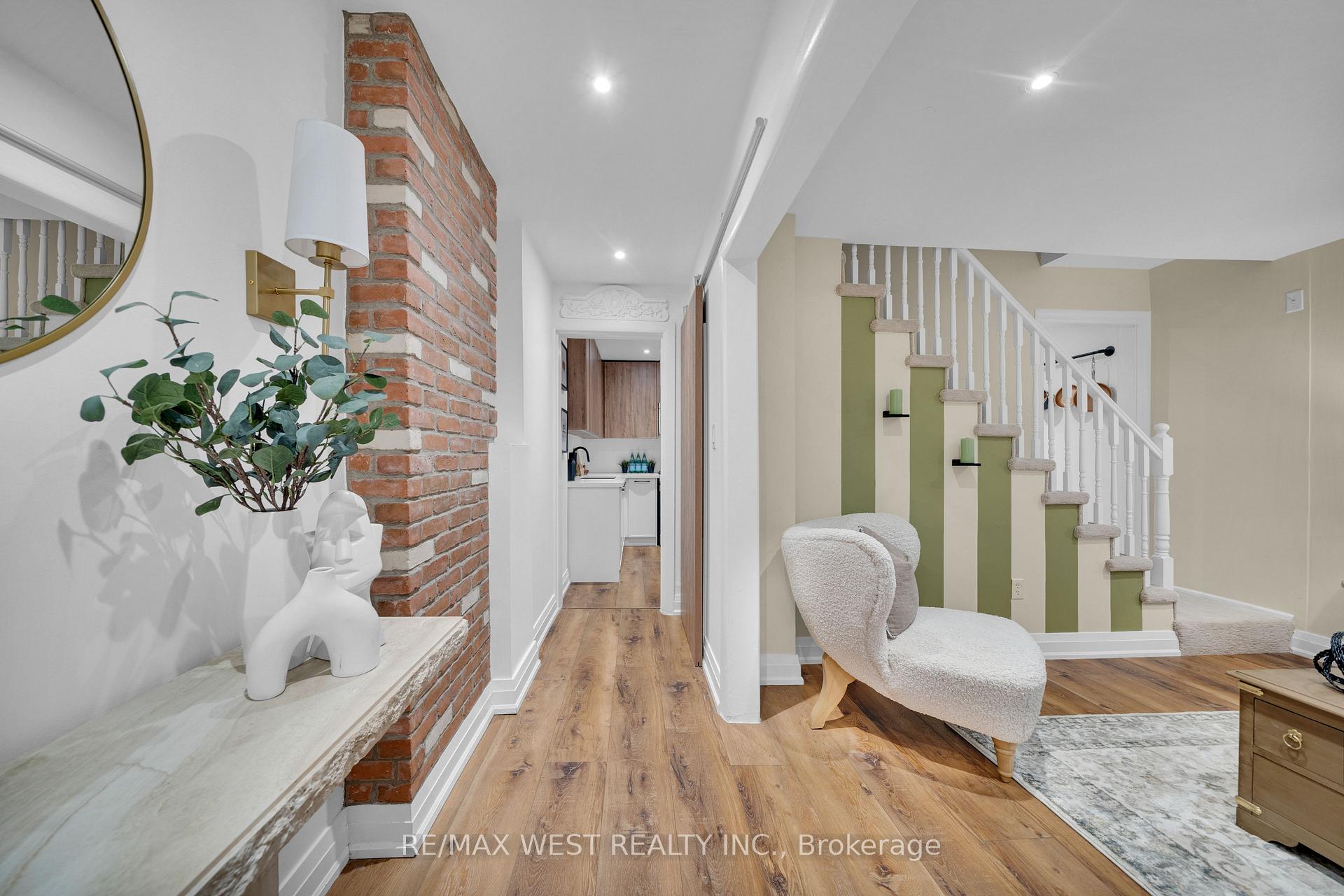 259 Sixth Street, Toronto W06, ON M8V 3A8