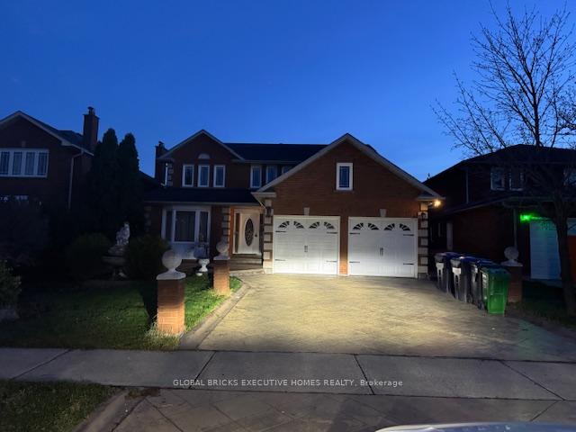 4562 Penhallow Road, Mississauga, ON L5V 1E8