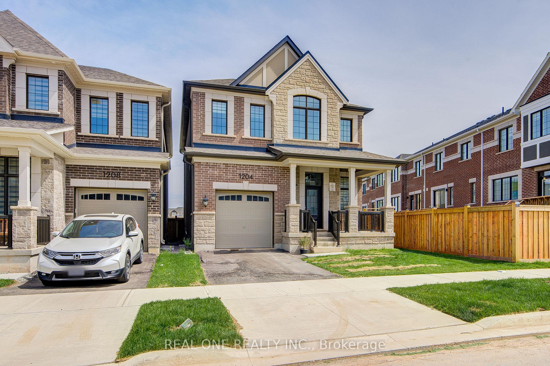 1204 Onyx Trail Main (Upper Level), Oakville, ON L6H 7G1