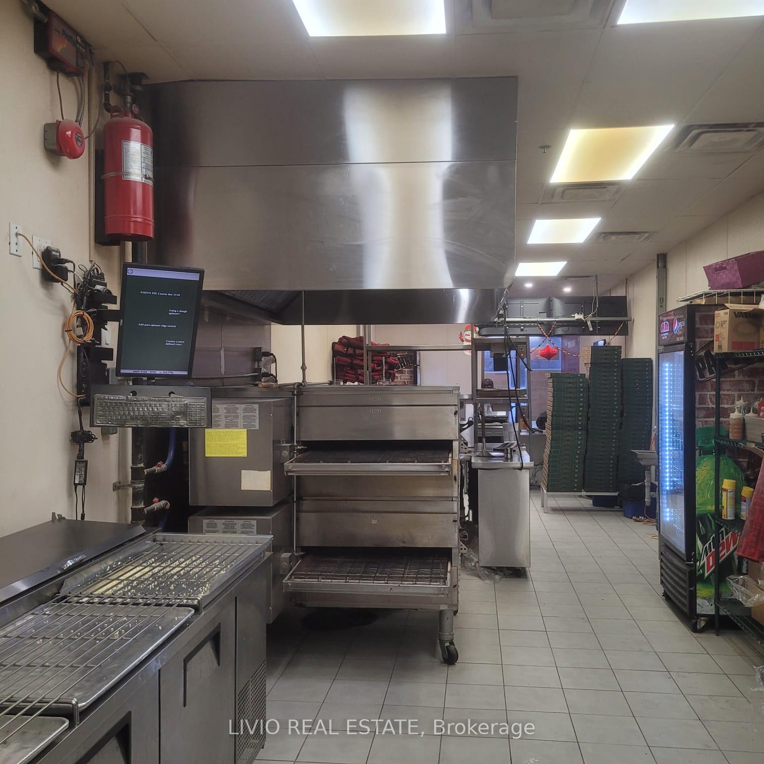 11 Westmore Drive 6, Toronto W10 — photo 2 of 5