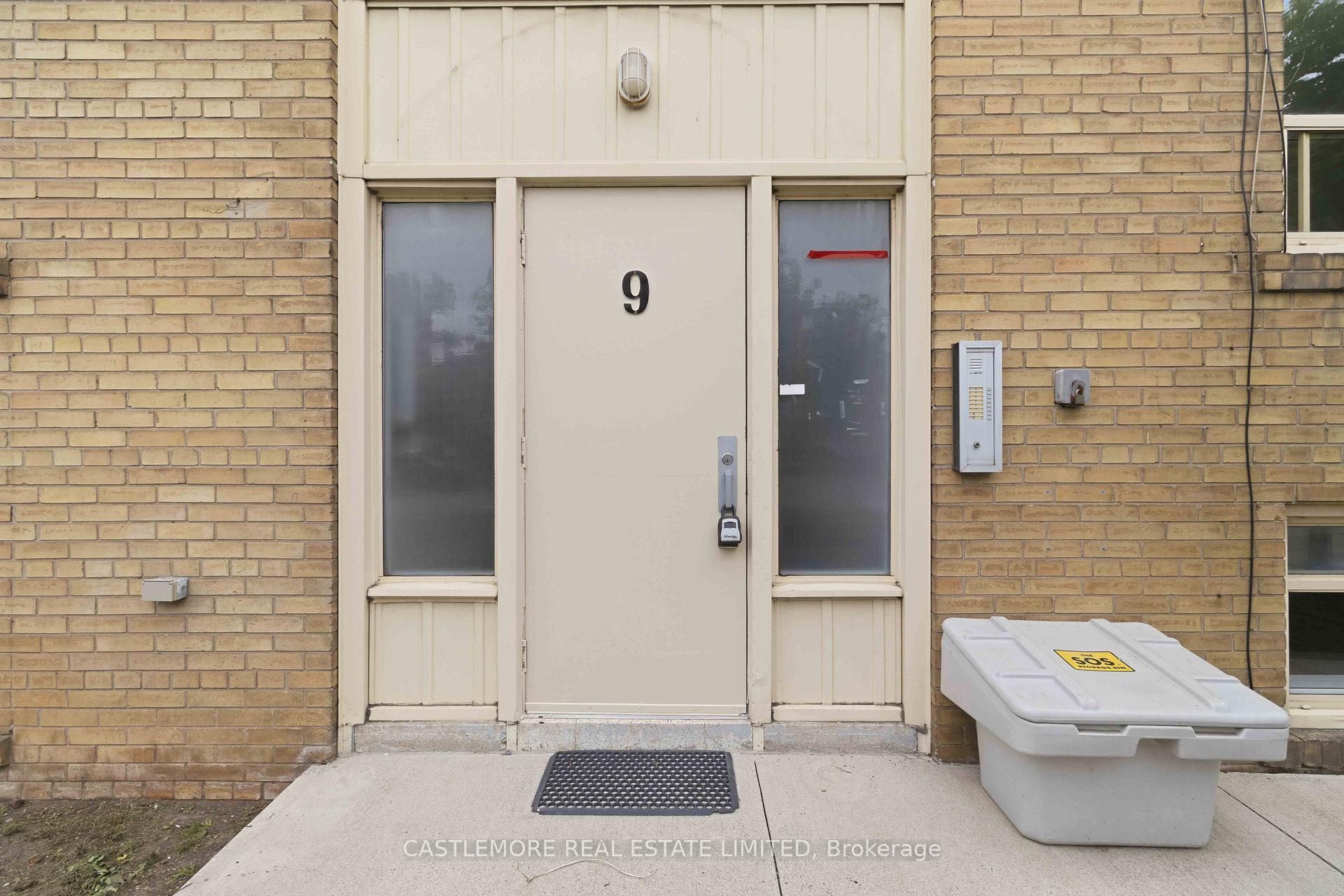 9 allenby Avenue, Toronto W10 — photo 2 of 5