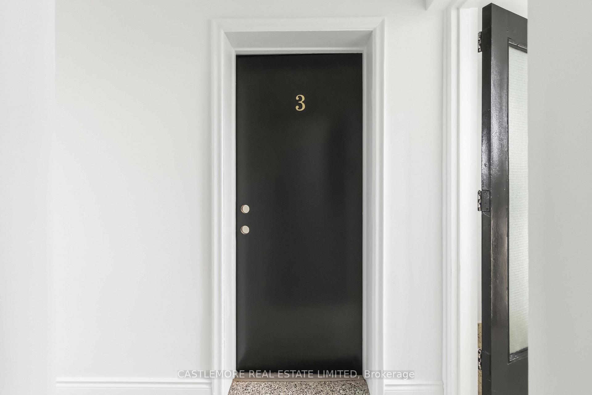 9 allenby Avenue, Toronto W10 — photo 4 of 5