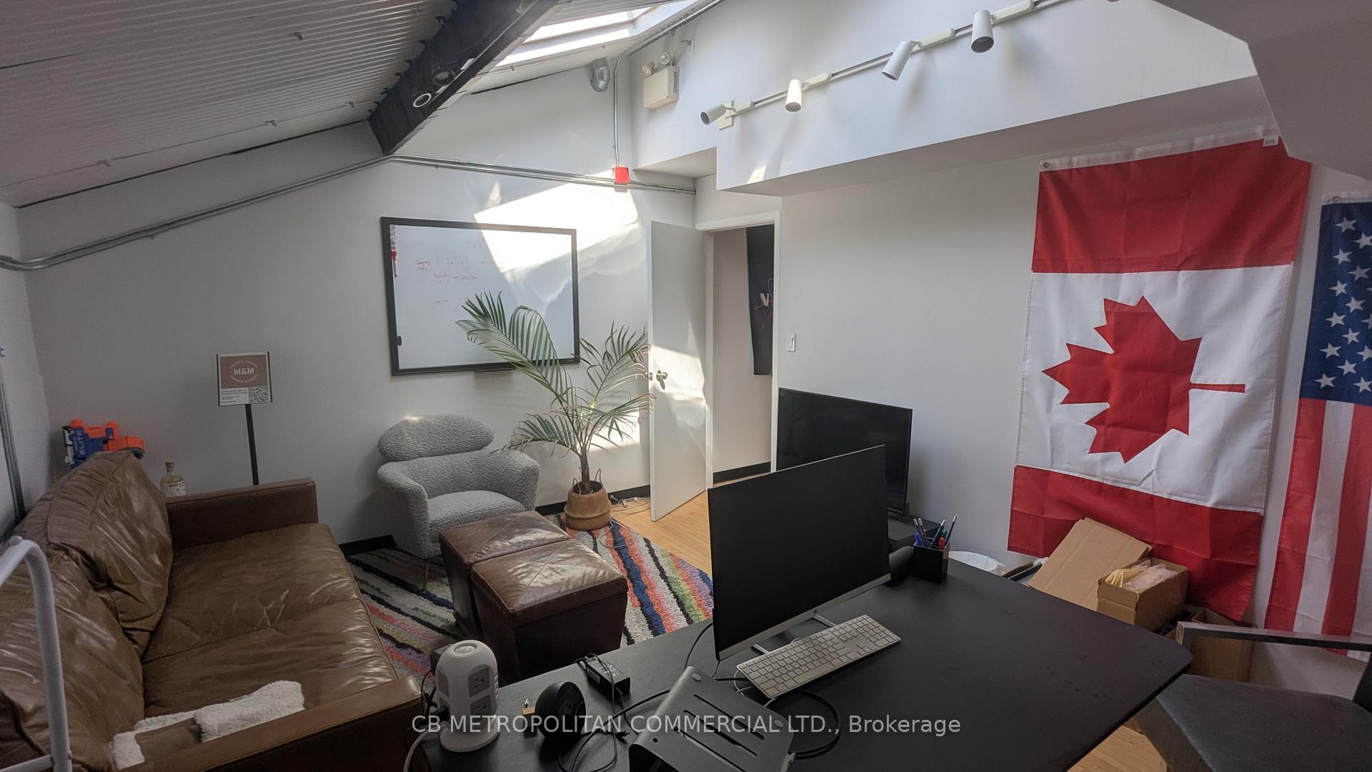 29 Fraser Avenue 1, Toronto W01 — photo 2 of 5