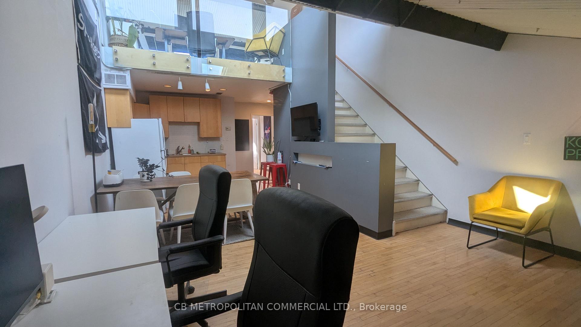 29 Fraser Avenue 1, Toronto W01 — photo 4 of 5