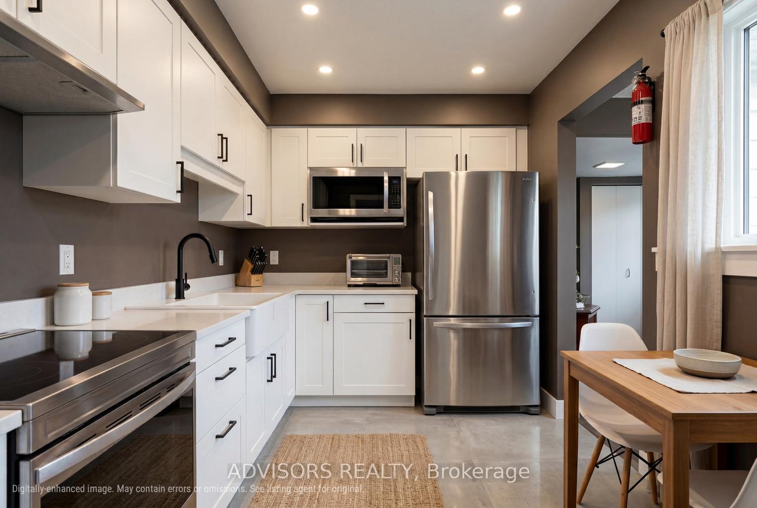 256 John Garland Boulevard 121, Toronto W10 — photo 3 of 5
