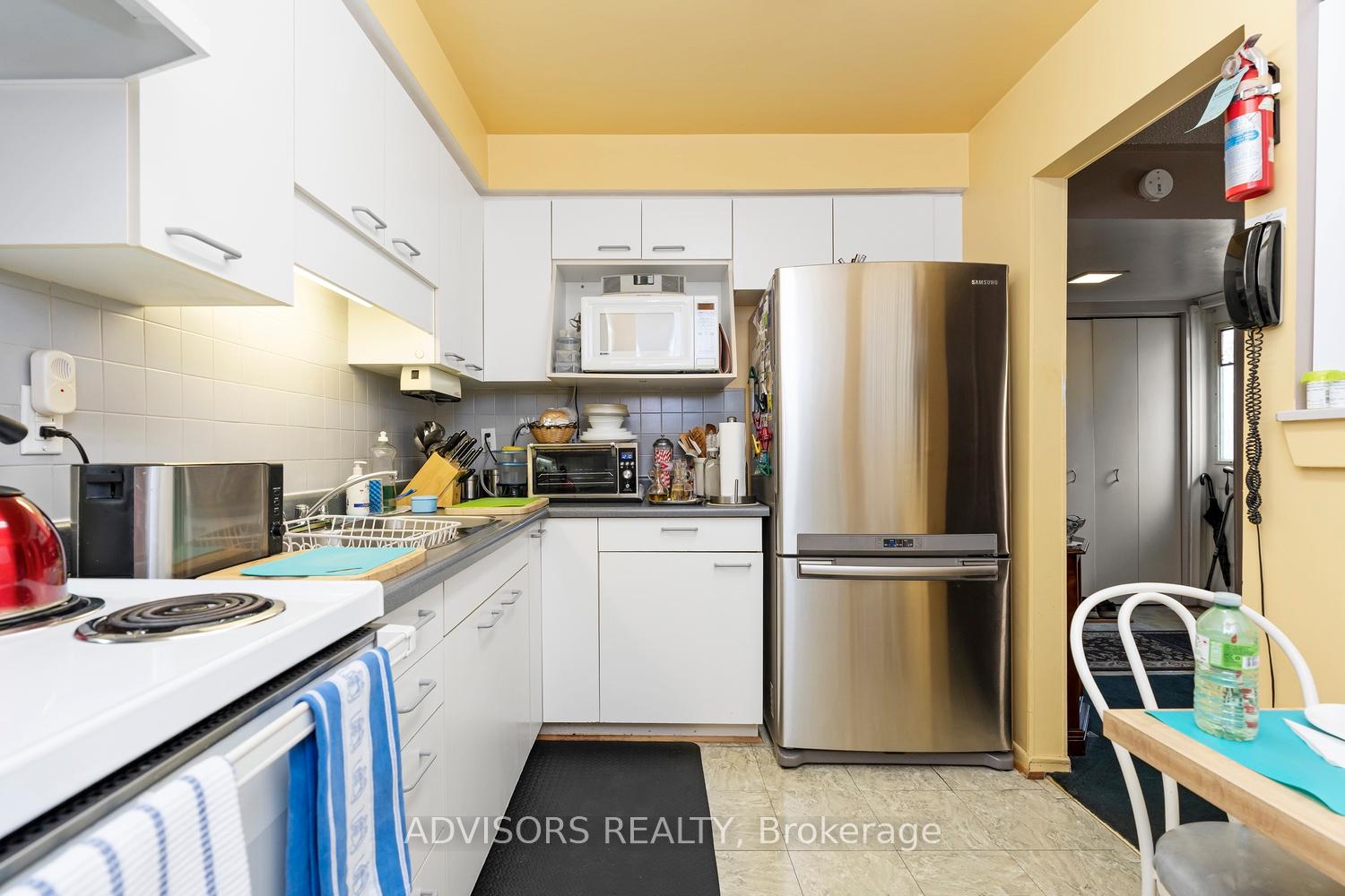 256 John Garland Boulevard 121, Toronto W10 — photo 4 of 5