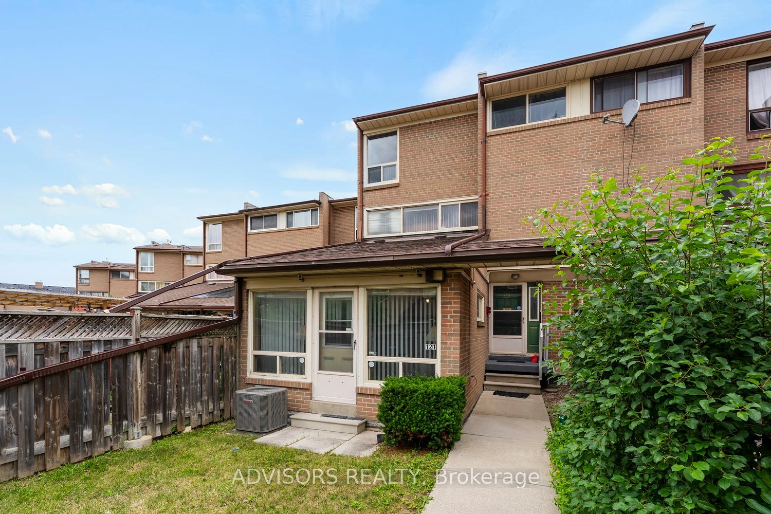 256 John Garland Boulevard 121, Toronto W10 — photo 5 of 5