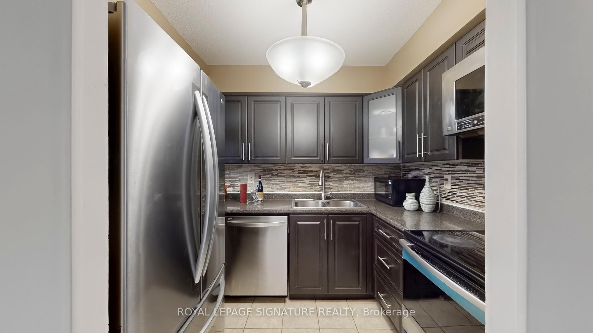 2901 Kipling Avenue 307, Toronto W10 — photo 3 of 5