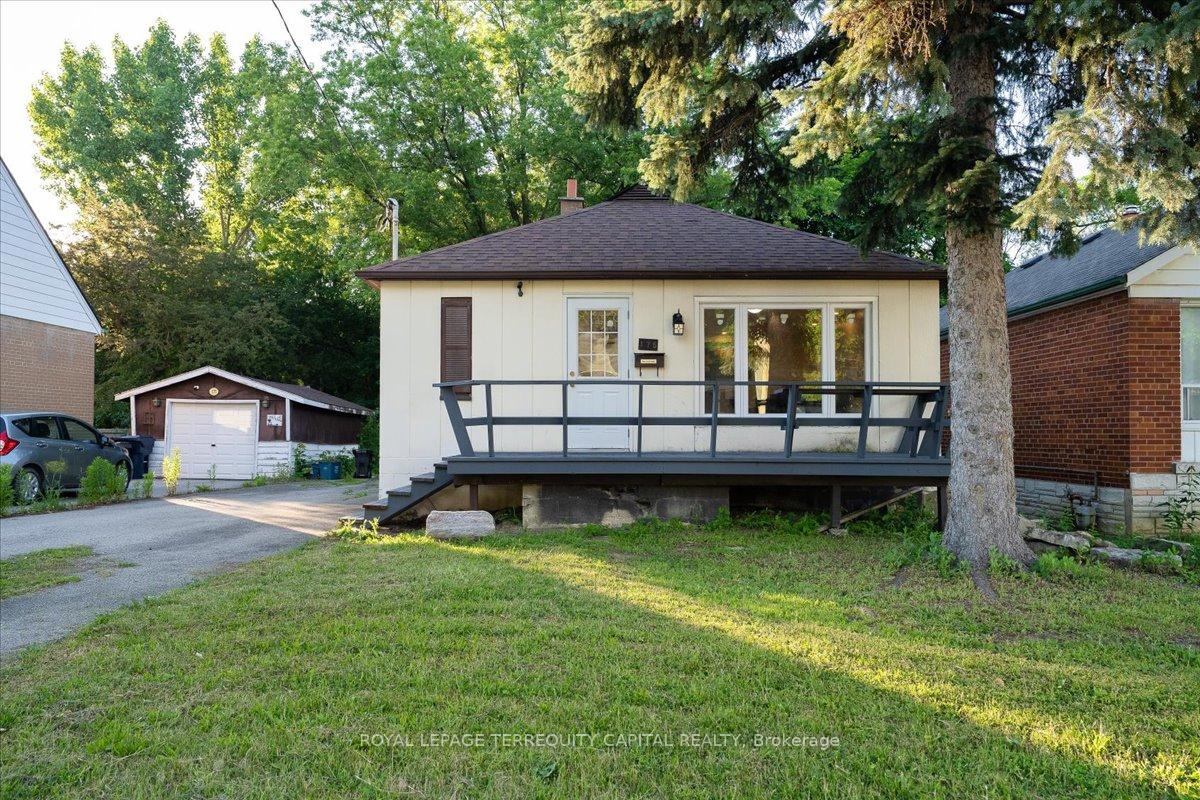 175 Clearbrooke Circle, Toronto W10 — photo 2 of 5