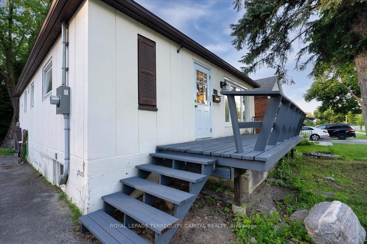 175 Clearbrooke Circle, Toronto W10 — photo 4 of 5