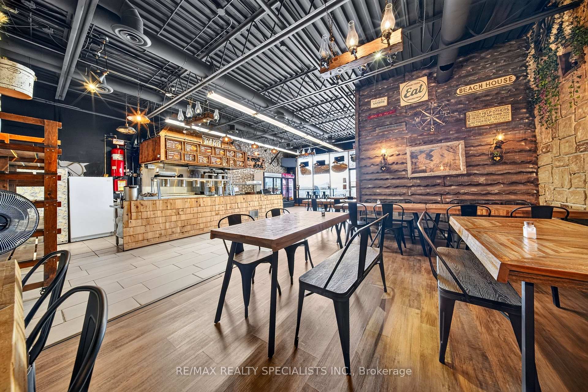 1747 Albion Road 3&4, Toronto W10 — photo 4 of 5