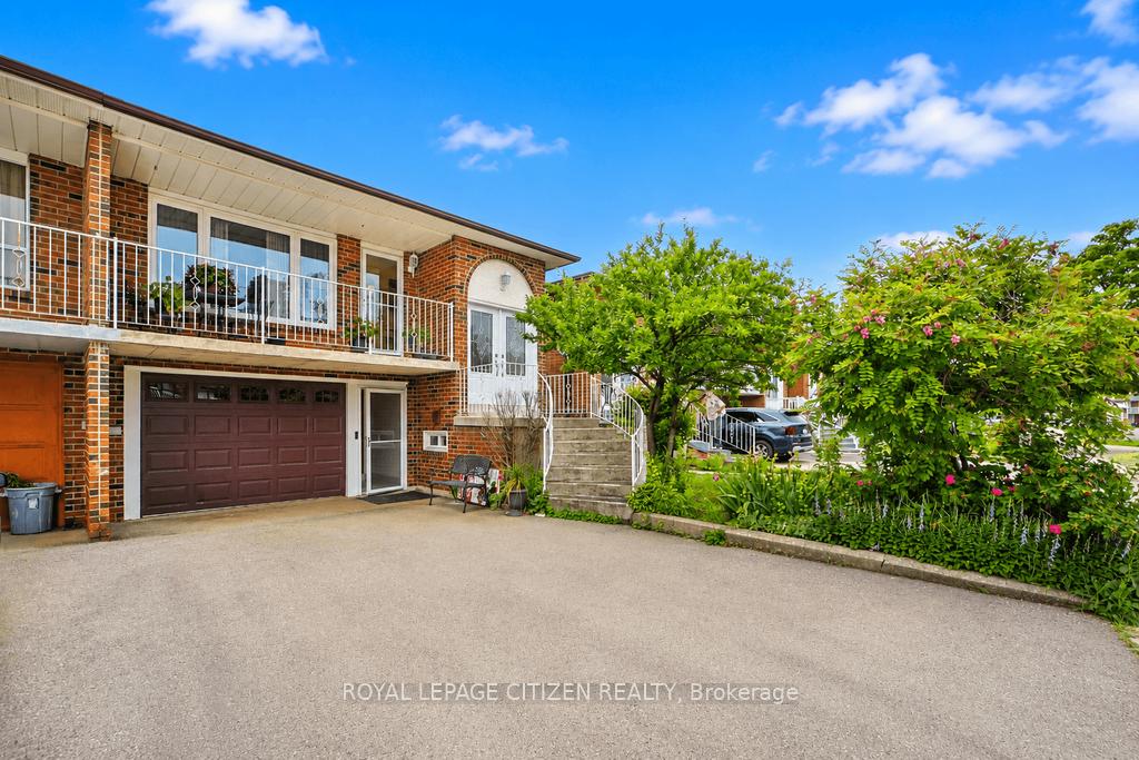 55 Kittiwake Avenue, Toronto W10 — photo 4 of 5