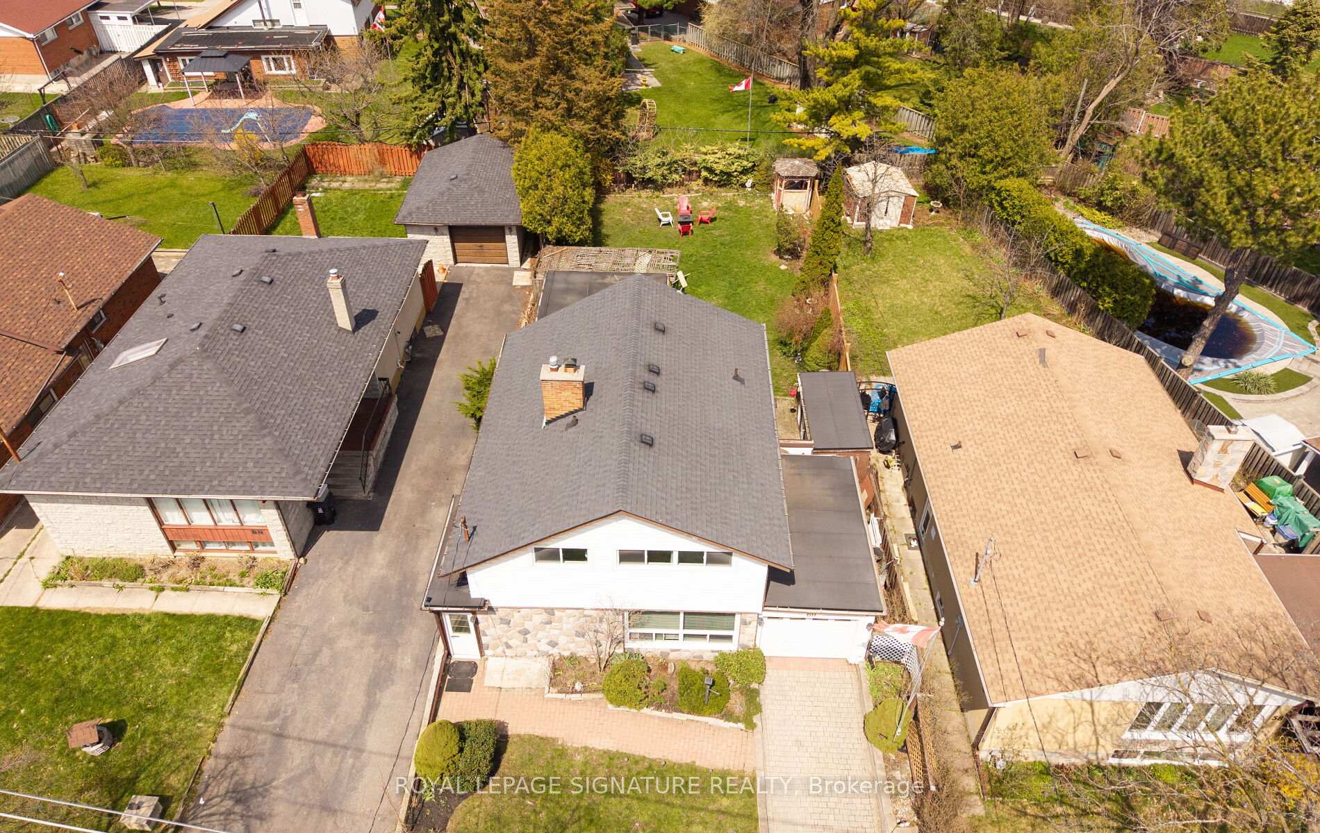 60 Hinton Road, Toronto W10 — photo 4 of 5