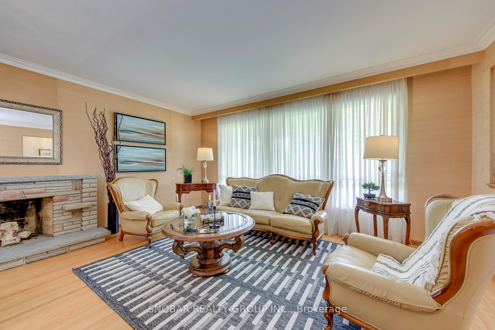 26 Annabelle Drive, Toronto W10 — photo 3 of 5