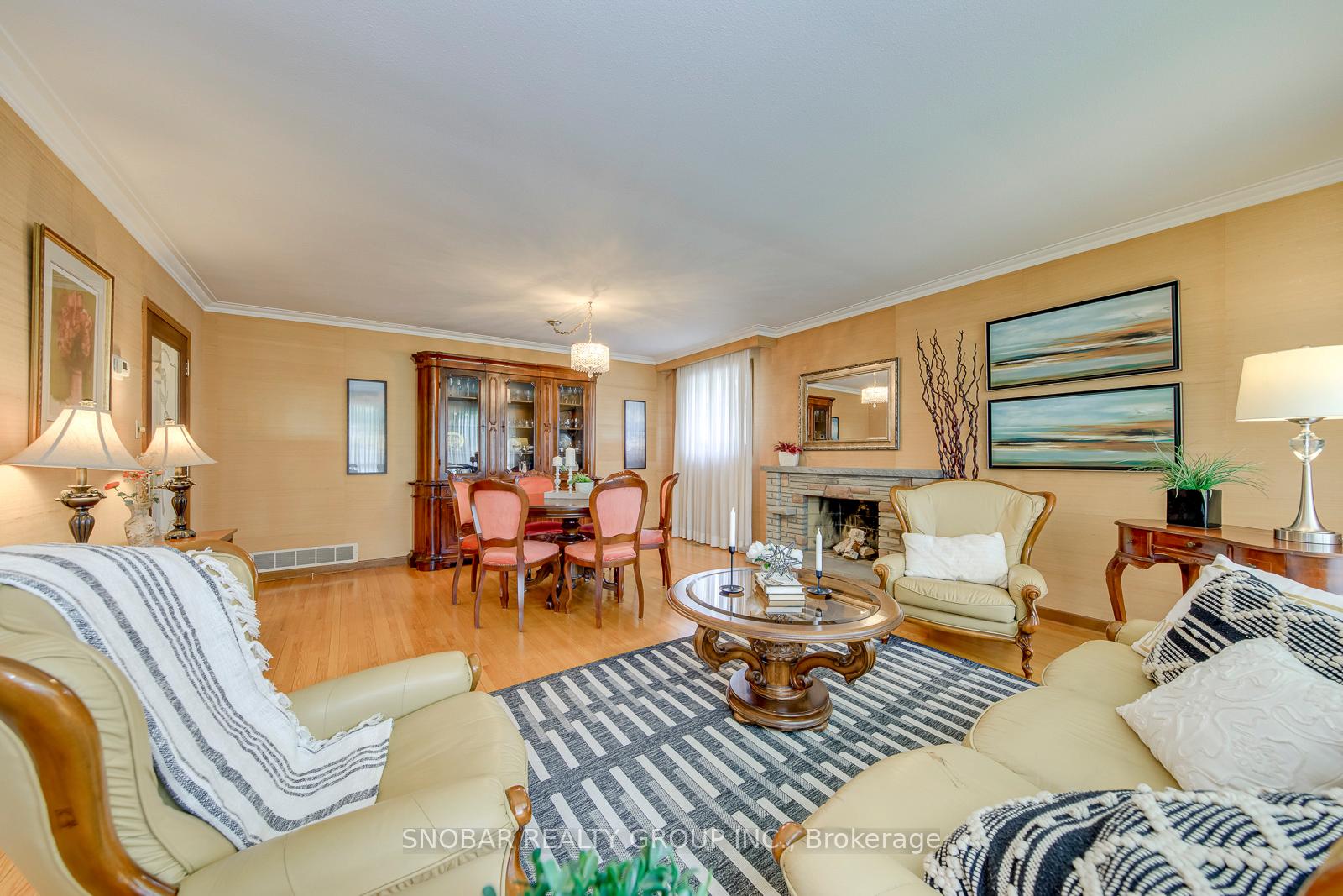 26 Annabelle Drive, Toronto W10 — photo 4 of 5