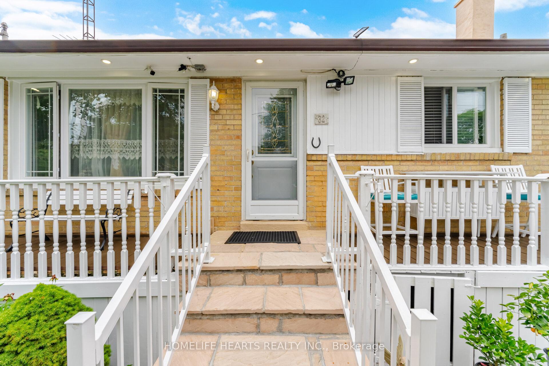 32 Jansusie Road, Toronto W10 — photo 3 of 5