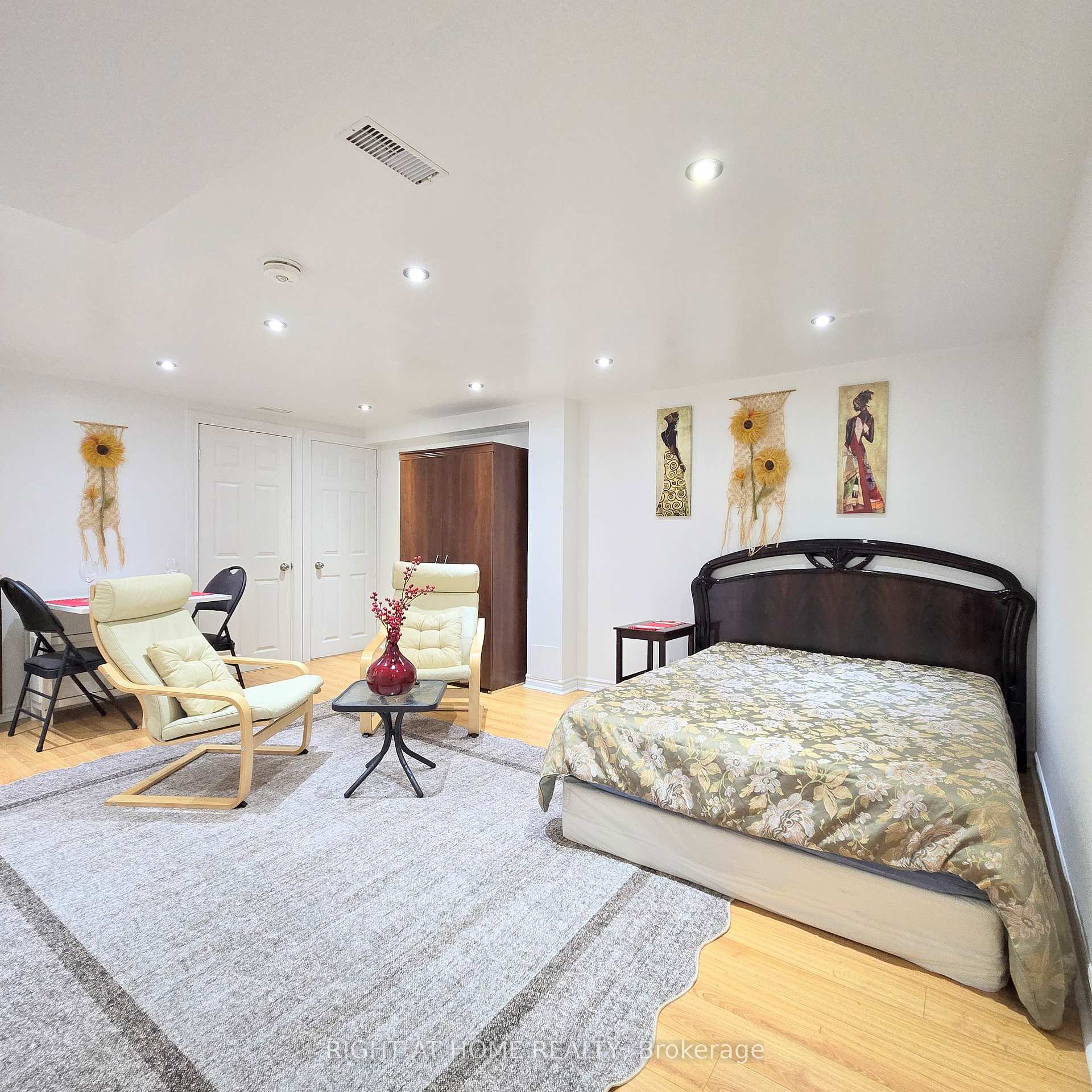 47 Mare Crescent Lower, Toronto W10 — photo 2 of 5