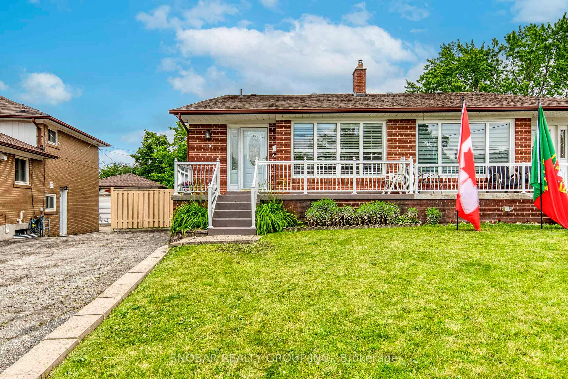 10 Bemberg Court, Toronto W10 — photo 2 of 5