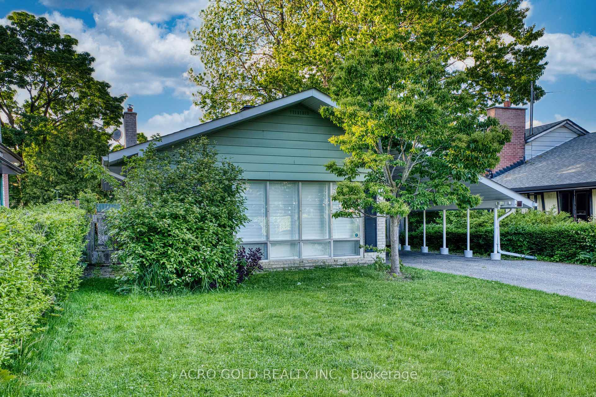 10 Kennebec Crescent, Toronto W10 — photo 3 of 5
