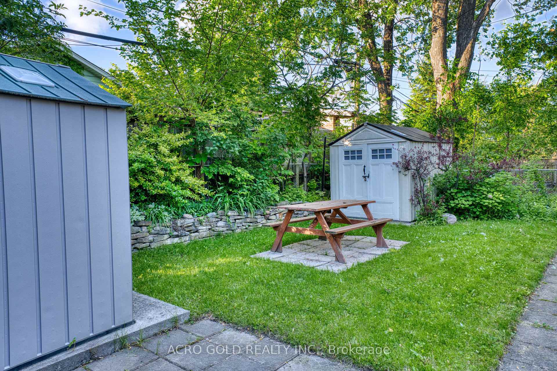 10 Kennebec Crescent, Toronto W10 — photo 5 of 5
