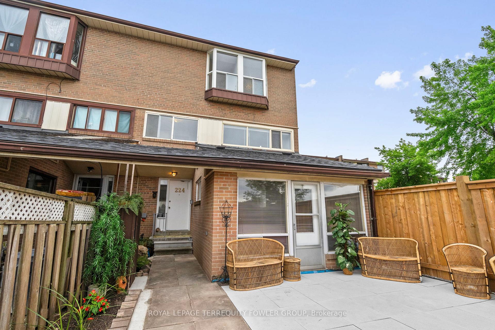 260 John Garland Boulevard 224, Toronto, ON M9V 1N8 — Toronto W10, Ontario