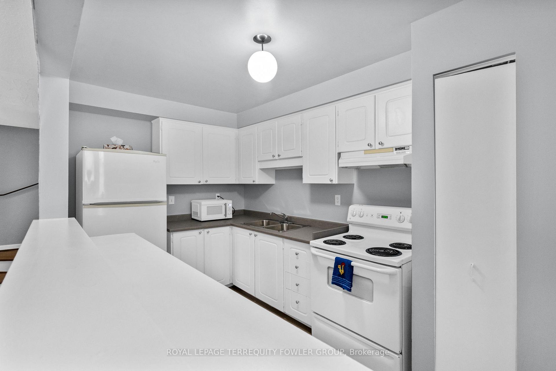 260 John Garland Boulevard 224, Toronto W10 — photo 4 of 5
